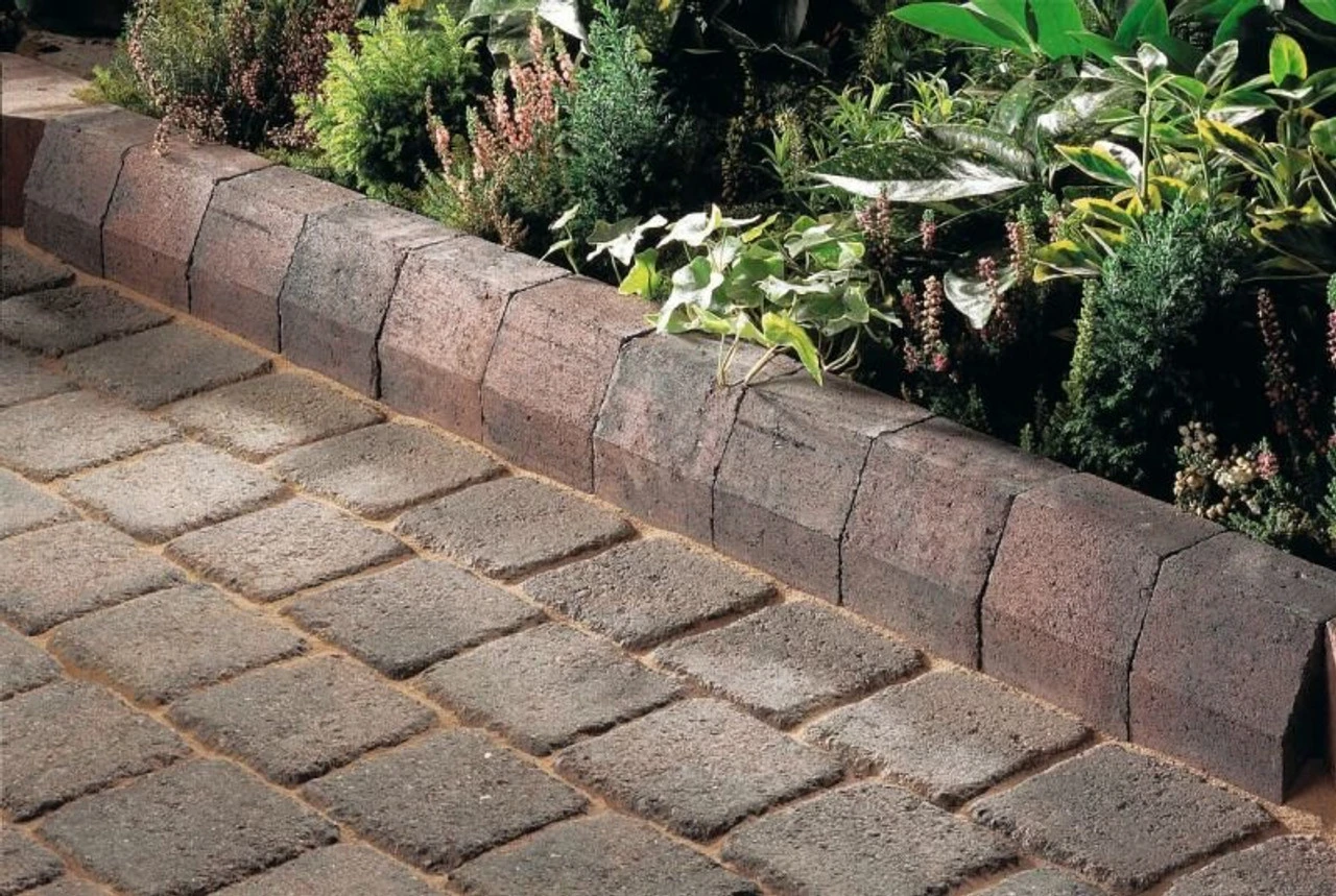 Driveline 4-in-1 Kerb & Edging Brindle 100 X 100 X 200mm (24m) 1 Driveline 4-in-1 Kerb & Edging Brindle 100 X 100 X 200mm (24m)